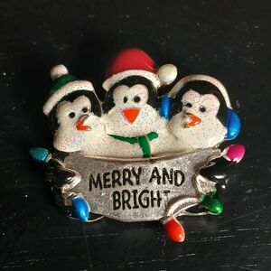 Vtg Christmas Penguins Brooch Pin Snowy Merry And Bright String of Lights